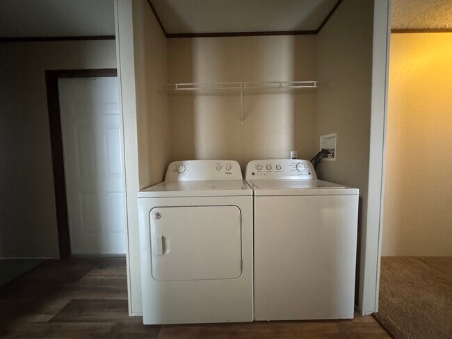 Foto del edificio - 4095 Geranium Ln