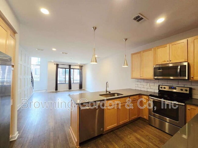 Photo - 1035 Chester Ave Townhome