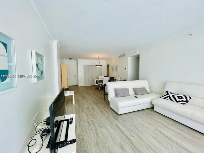 Foto del edificio - 3001 S Ocean Dr