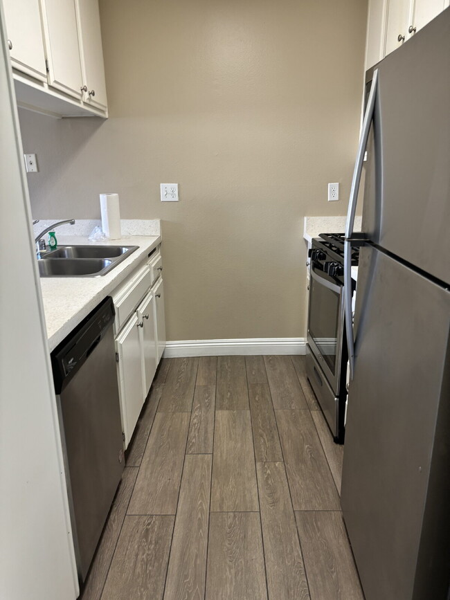 Foto del edificio - 2-Story, 2-Bedroom Condo Available for Rent