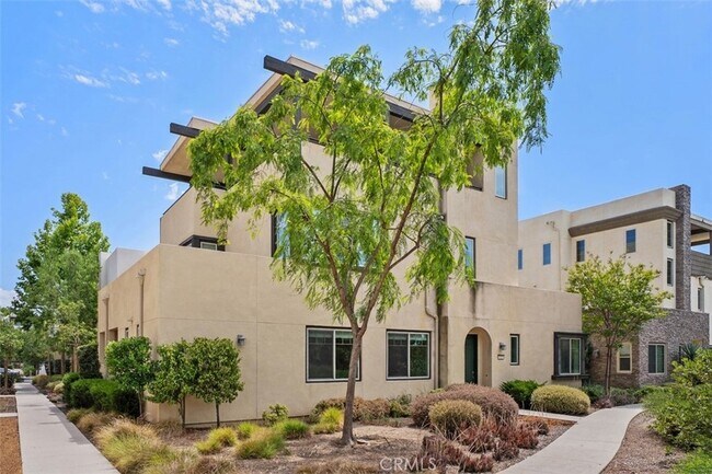 Building Photo - 123 Interval