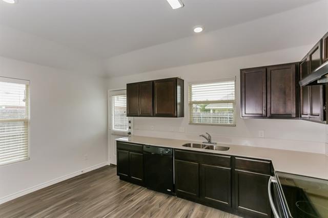 Foto del edificio - 4201 Summersweet Ln