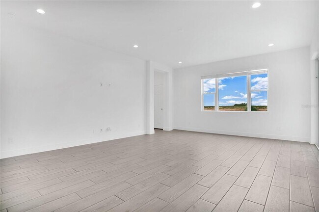 Building Photo - 7842 Syracuse Dr