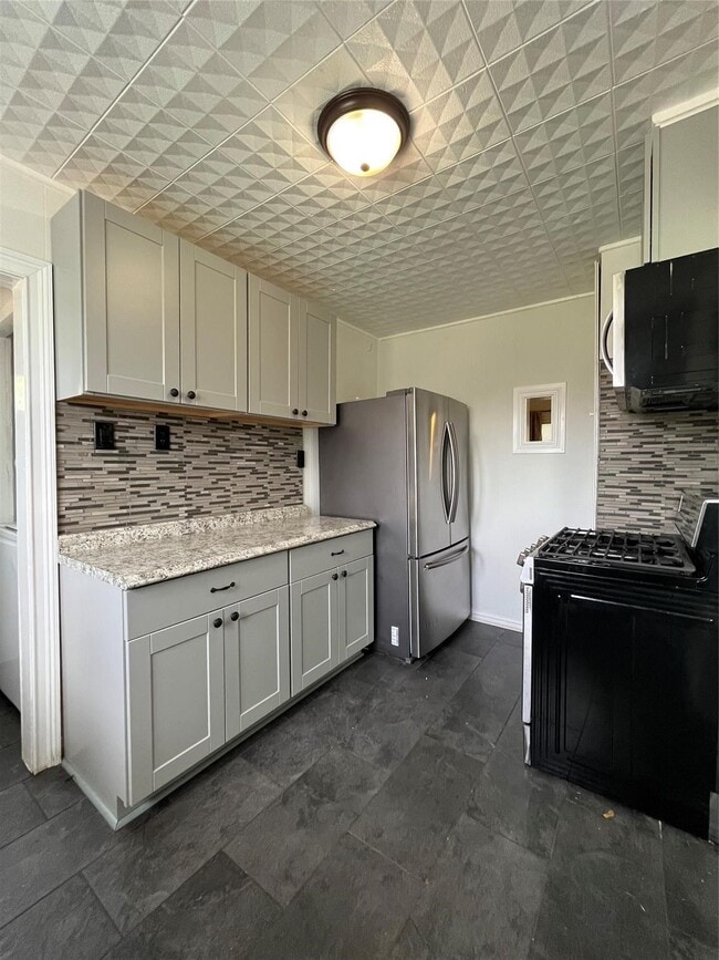 Building Photo - 407 E Defee Ave