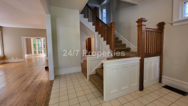 Foto del edificio - Beautiful Vintage 3 BD | 2.5 BA Home - Nob...