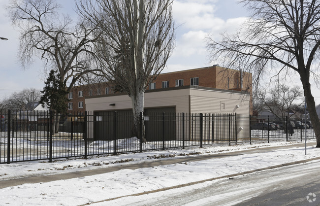 Building Photo - Pentagon Apartments