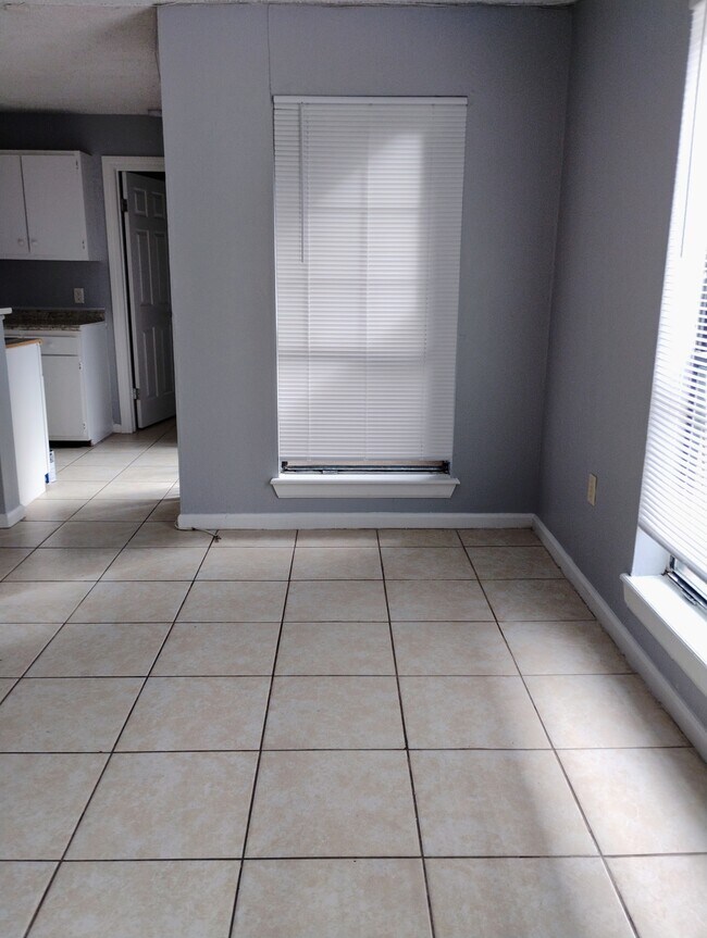 Foto del edificio - 1652 Cedar Lake Dr