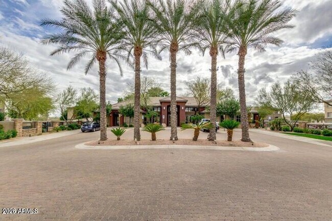 Foto del edificio - 5401 E Van Buren St