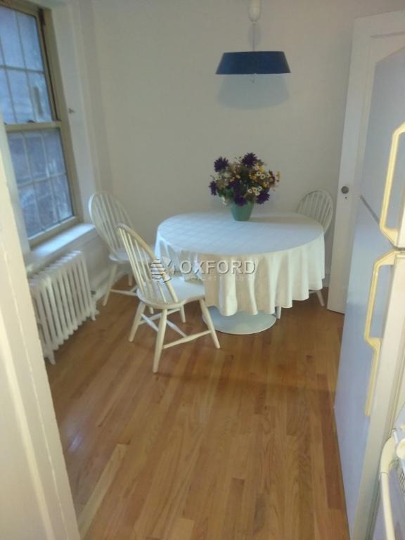 Building Photo - Classic 7 4 bedroom 3 bathroom GEM !!!!