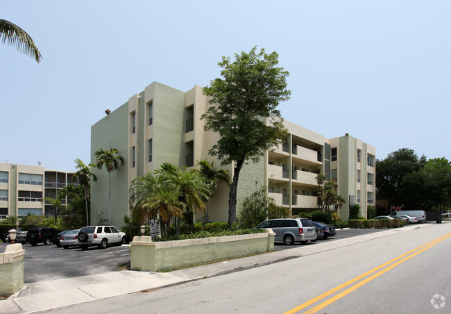 Building Photo - Las Olas Regency