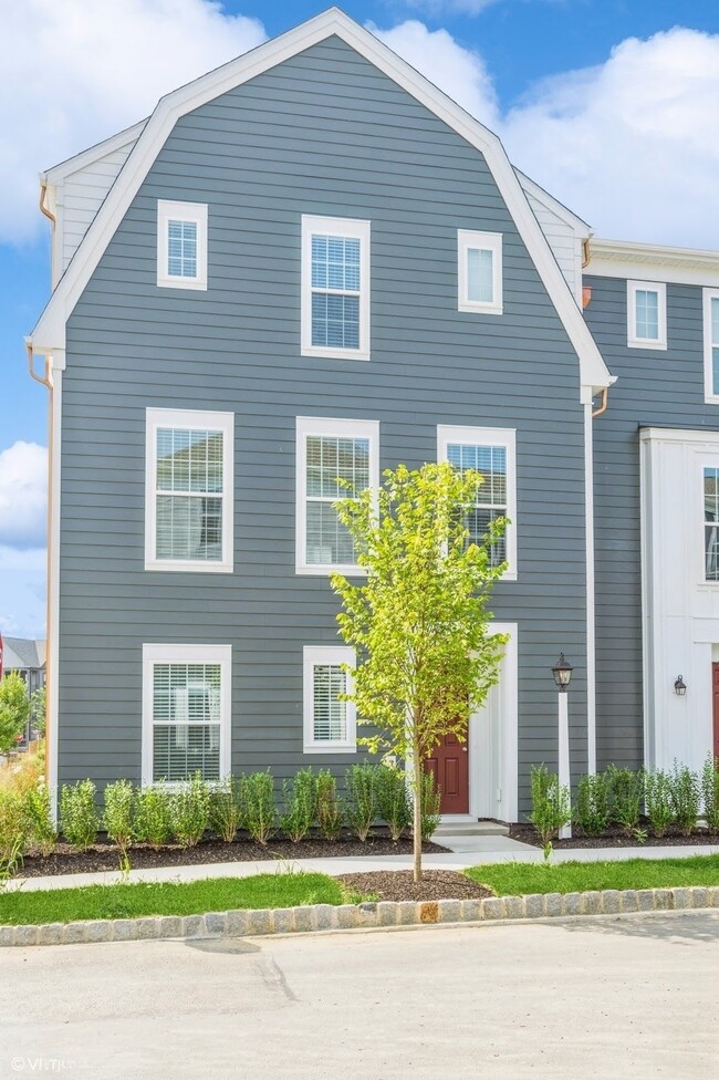 Building Photo - 701 Halcyon Ln