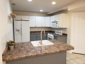 Building Photo - 571 W 4000 S