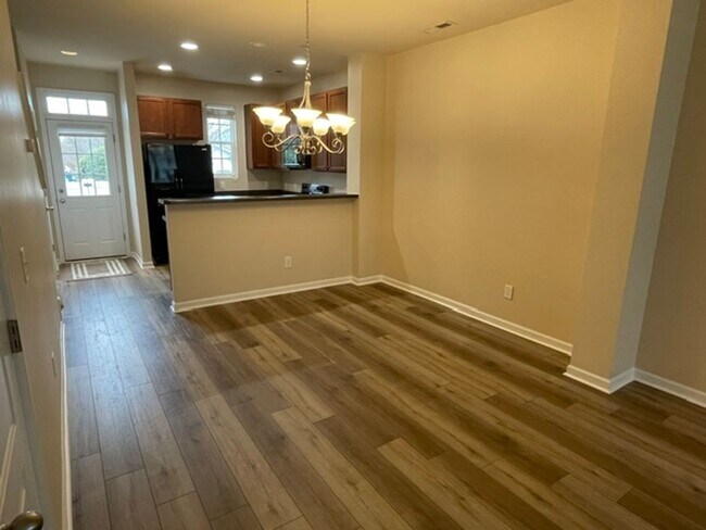 Foto del edificio - 2 BR/2.5BA | Newly Renovated Single Family Home | Assigned Parking Space | Fenced Patio