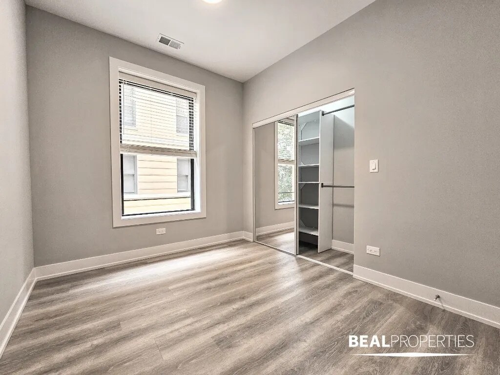 Foto del edificio - 441 W Belden Ave