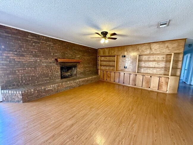 Foto del edificio - 3710 Hillside Dr