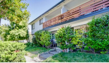 Building Photo - 674 Kirkland Dr