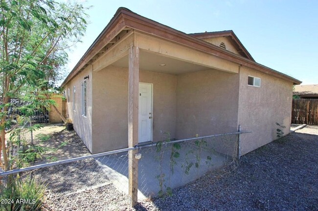 Building Photo - 1502 W Palmer Dr