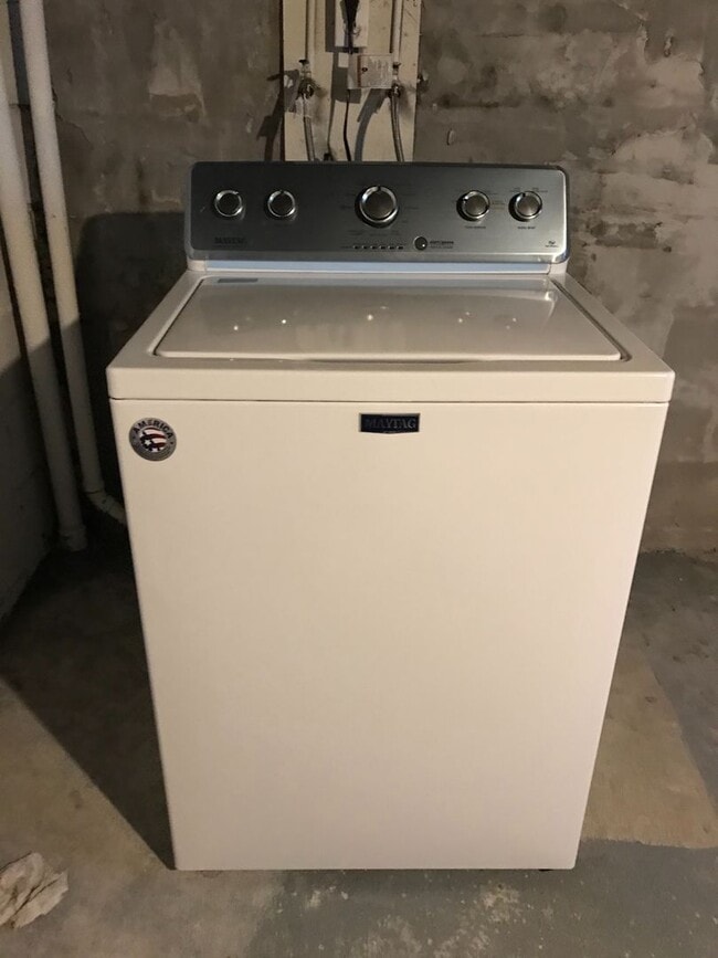 Building Photo - 142-144 W. Norwich Ave.