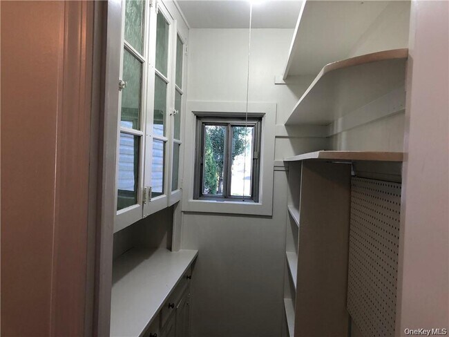 Building Photo - 4 Edgewood Dr