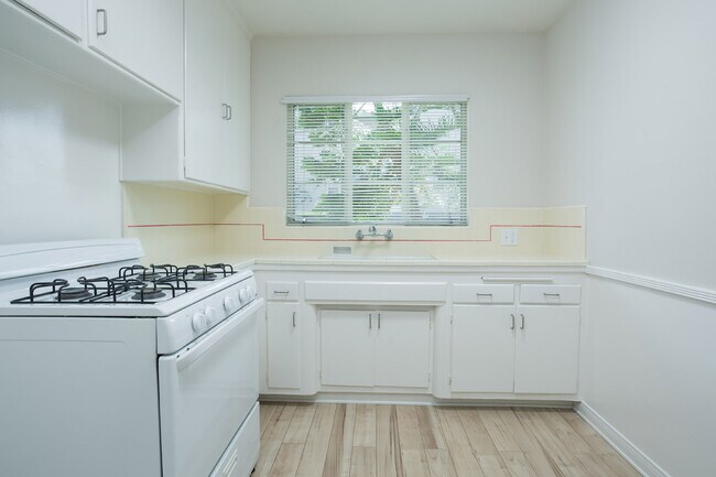 Building Photo - 12107 Emelita St