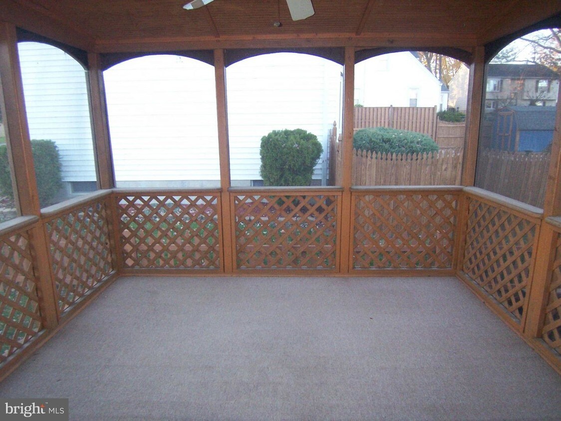 Primary Photo - 2 Stable Gate Ct