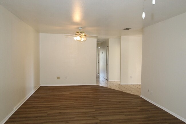 Building Photo - 1790 SE Ryecroft Ct