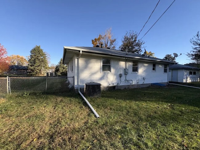 Building Photo - 1011 64th Ave N