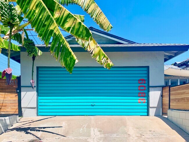 Building Photo - 3811 Floral Dr