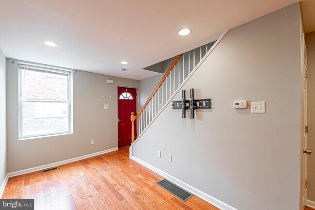 Building Photo - 2721 E Birch St