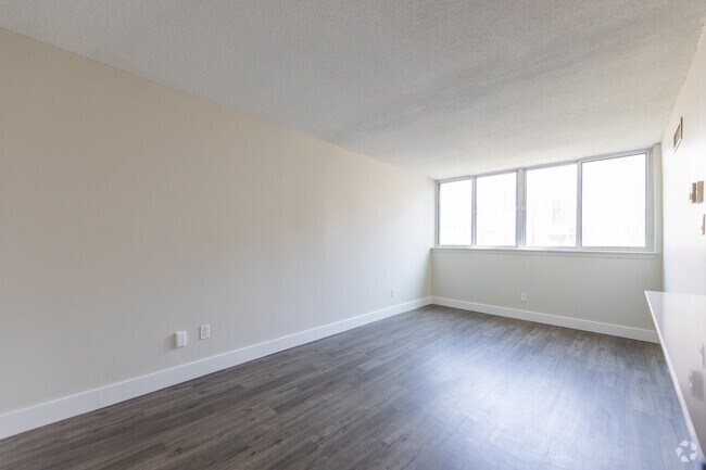 3 chambres, 2 salles de bain - 925 pi2 - Salon - 295 Dufferin Street