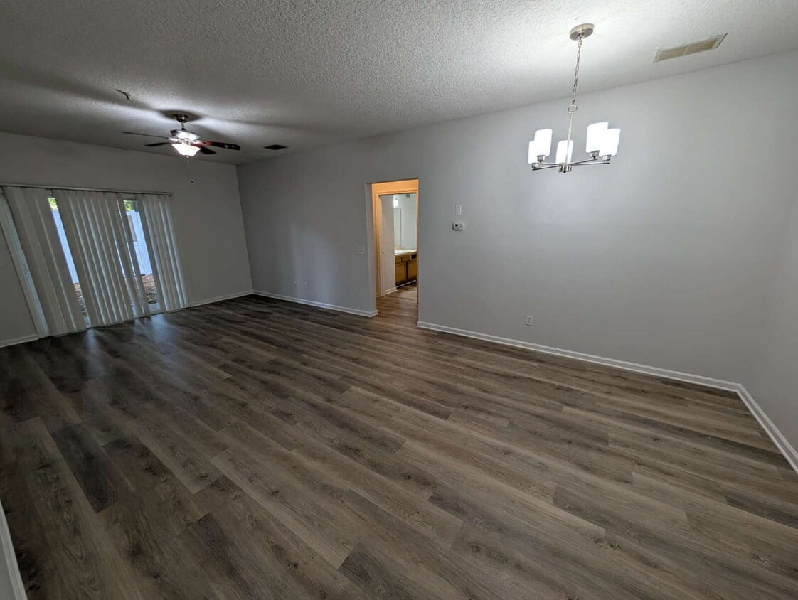 Primary Photo - Spacious 3/2 condor in a gated community w...