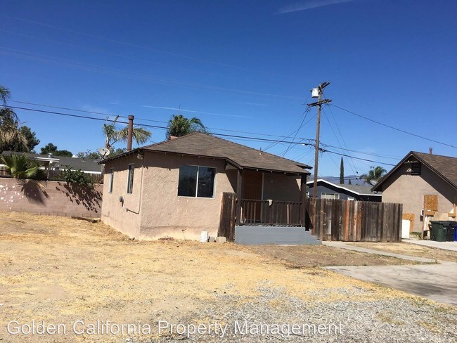 Building Photo - 690 N Lilac Ave