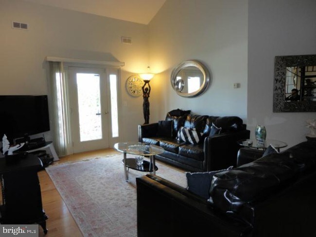 Building Photo - 801 Latchmere Ct