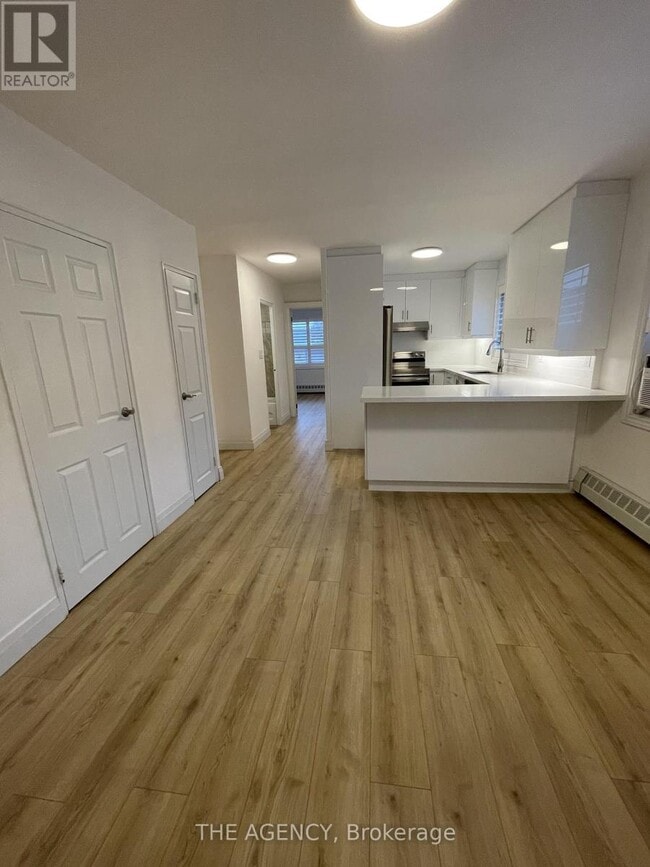 Building Photo - 2940 Dundas St W