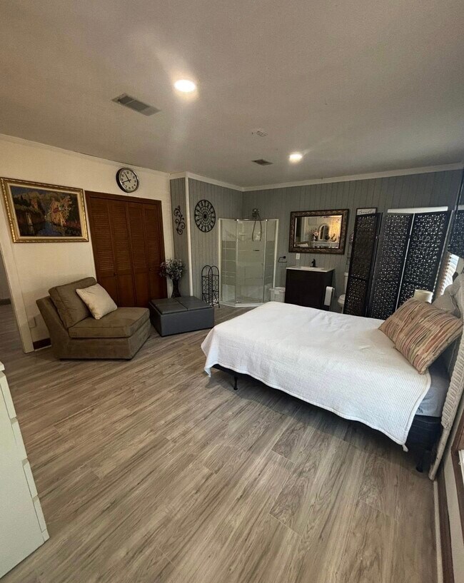 Foto del edificio - 6873 Foxchase Cir