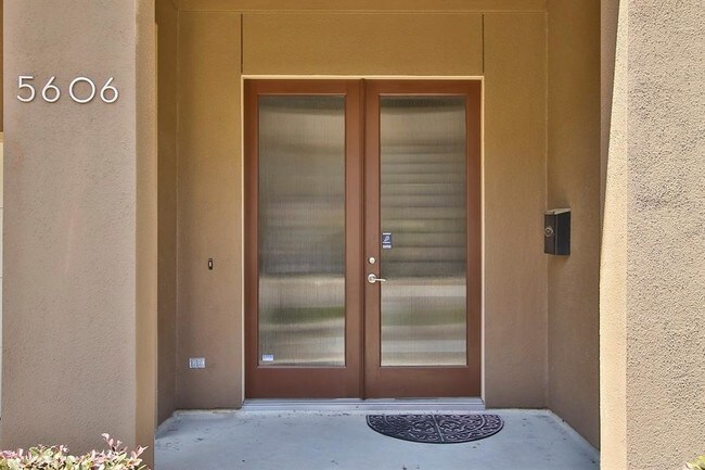 Foto del edificio - 5606 Blossom St