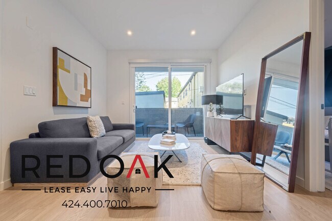 Foto del edificio - Luxurious Two Bedroom with Sunny Windows, ...