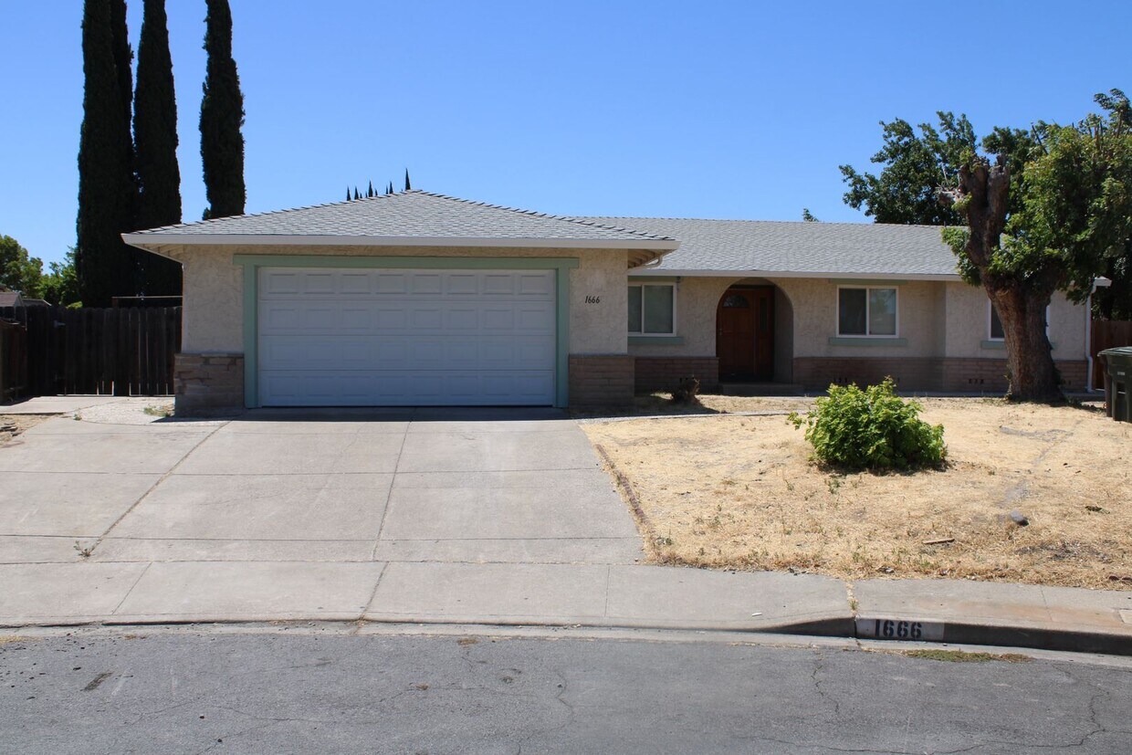Foto principal - Beautiful 3 Bedroom / 2 Bathroom Pittsburg...