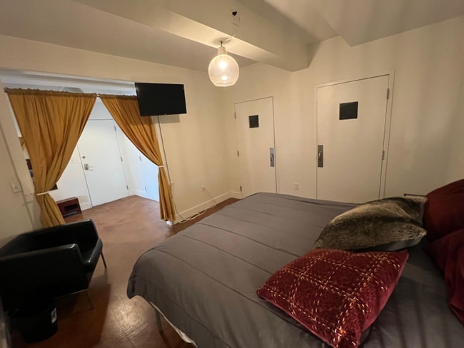 Building Photo - 333 2nd St SE