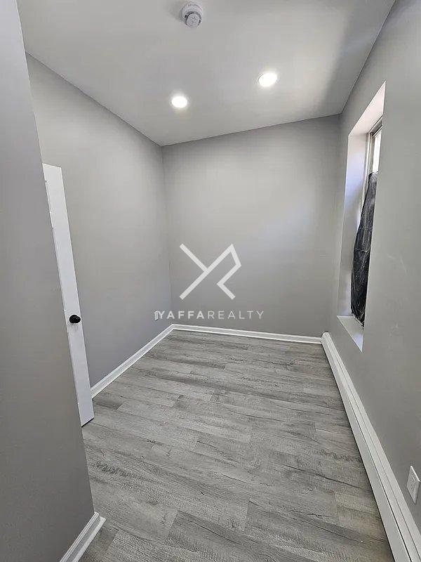 Foto del edificio - 3 bedroom in BROOKLYN NY 11207