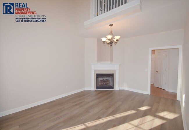 Building Photo - Charming 3 bd 2.5 ba townhouse! Washer/dryer included and attached garage!