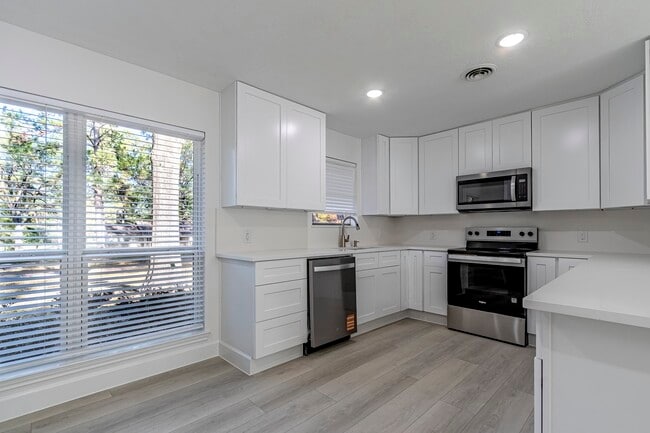 Building Photo - 118 Milliken Dr