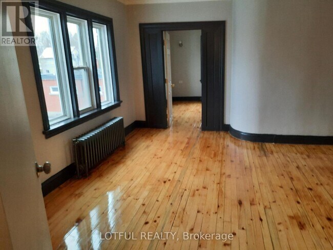 Photo du bâtiment - 31 Main St N