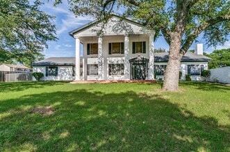 Building Photo - 2 Linderhof Cir