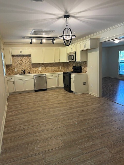 Foto del edificio - 9133 Shadow Bluff Ave