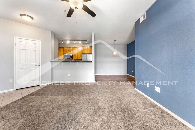 Foto del edificio - Spacious Condo with central AC and 2 Included Parking Spaces.