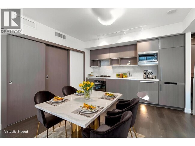 Building Photo - 68 Smithe St