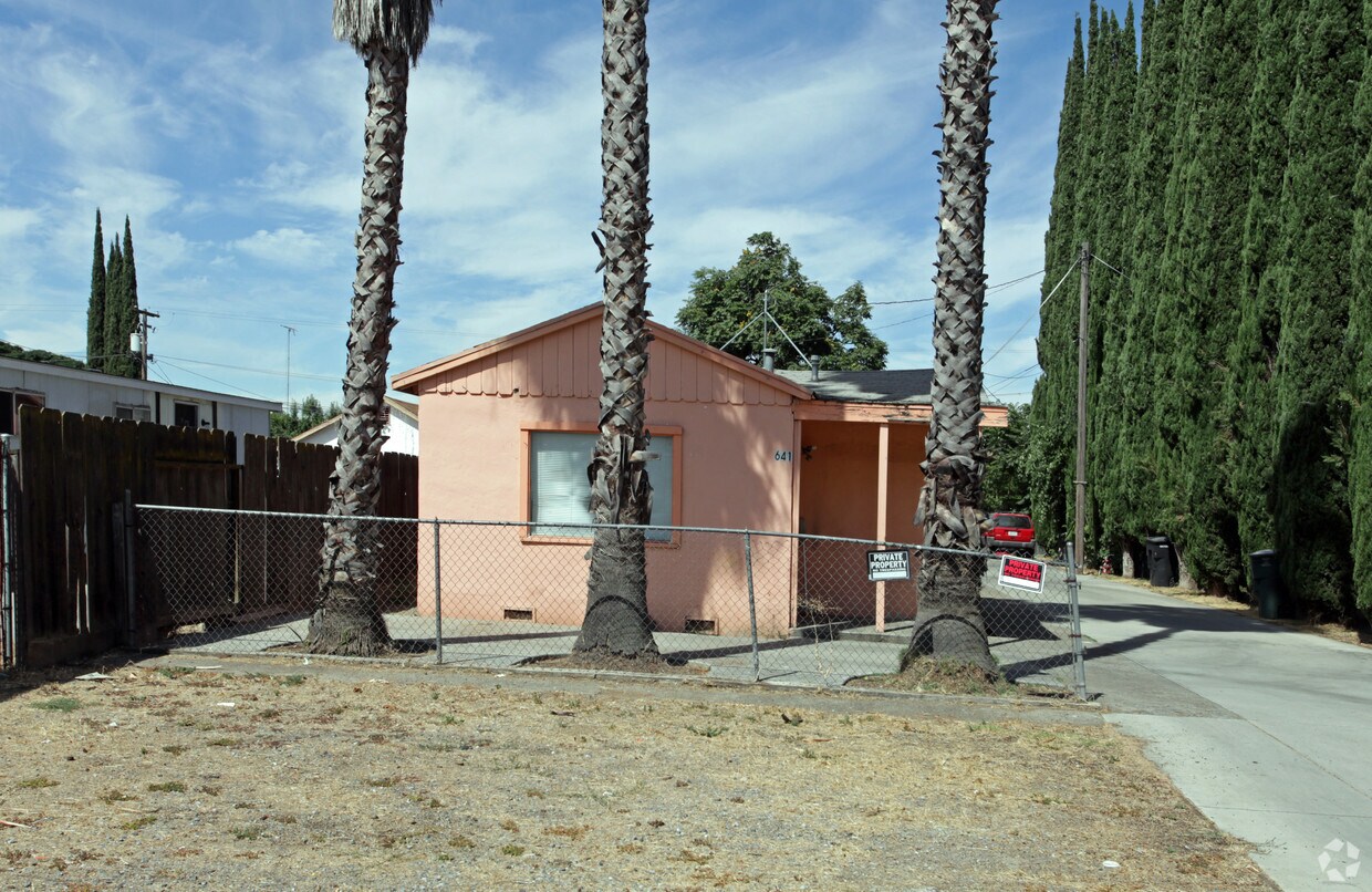 Building Photo - 641 S Conejo Ave