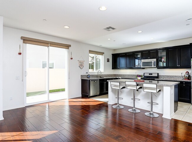 Building Photo - Beautiful 4 Bedroom Home in River Village!