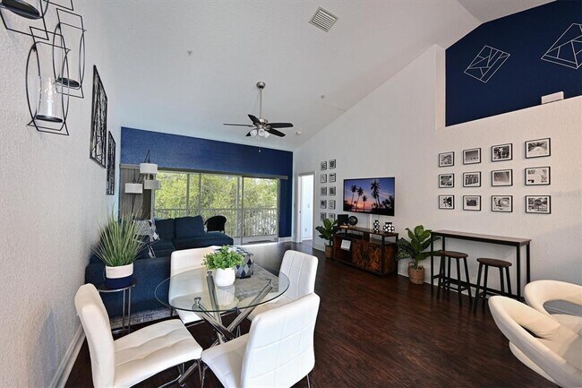 Building Photo - 6589 Fairway Gardens Dr